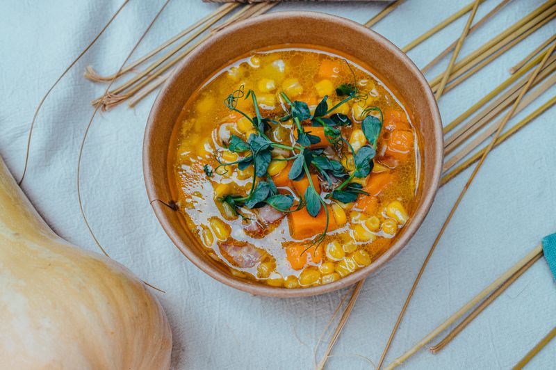 Chopt lentil and vegetable soup with herbs